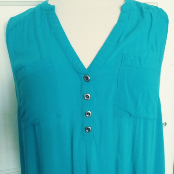 Torrid challis button tank top - Picture 2 of 7